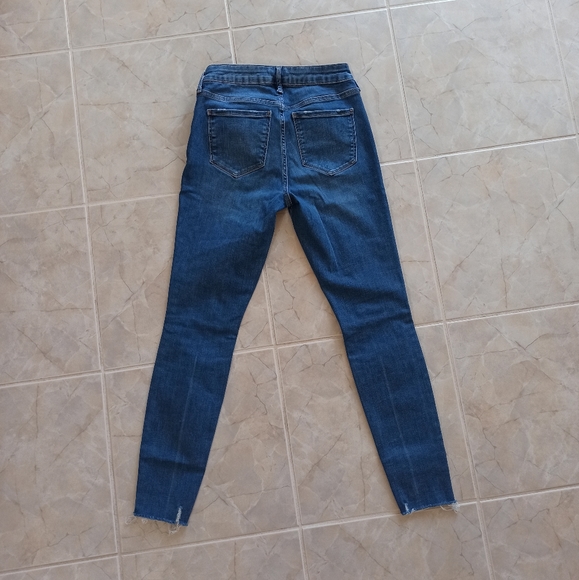 Old Navy Rockstar Super Skinny Jeans - Picture 3 of 3